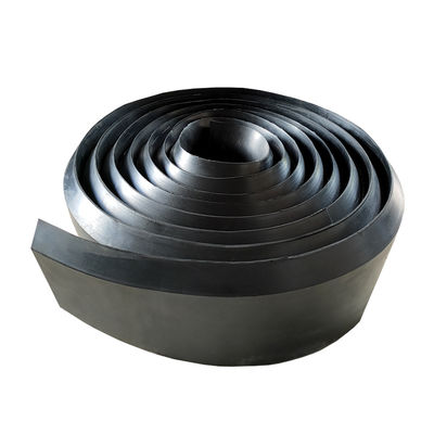 تخته کفش لاستیکی از لاستیک نئوپرن با سختی 70٪ در ساحل A 300٪ طول در شکستن و 2.5 ~ 6.0 Mpa مقاومت کششی